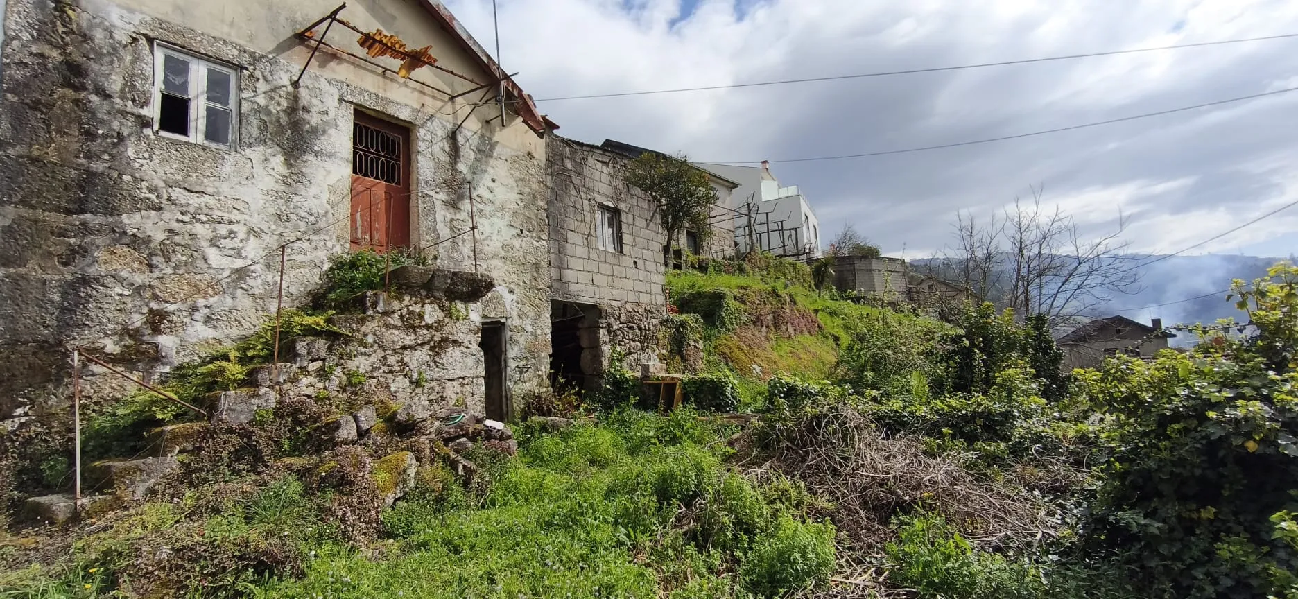 Moradia p/ Restauro em Ponte da Barca